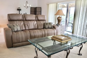 TV - 3/2 Designer in the Village of St. Charles (The Villages)