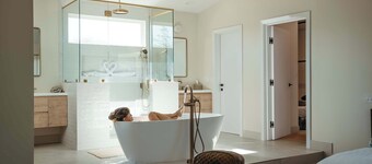 La Grange • 10-Acres, Pool, Spa, Western Luxury