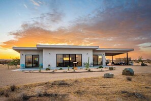 Exterior - Moonlight Mesa • New! Hot Tub, Dreamy Daybed, View (Joshua Tree)