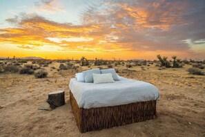 Beach - Moonlight Mesa • New! Hot Tub, Dreamy Daybed, View (Joshua Tree)