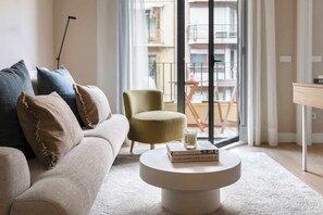 TV, offices - KODU / BAN - Two Bedroom Apartment with Balcony (Barcelona)