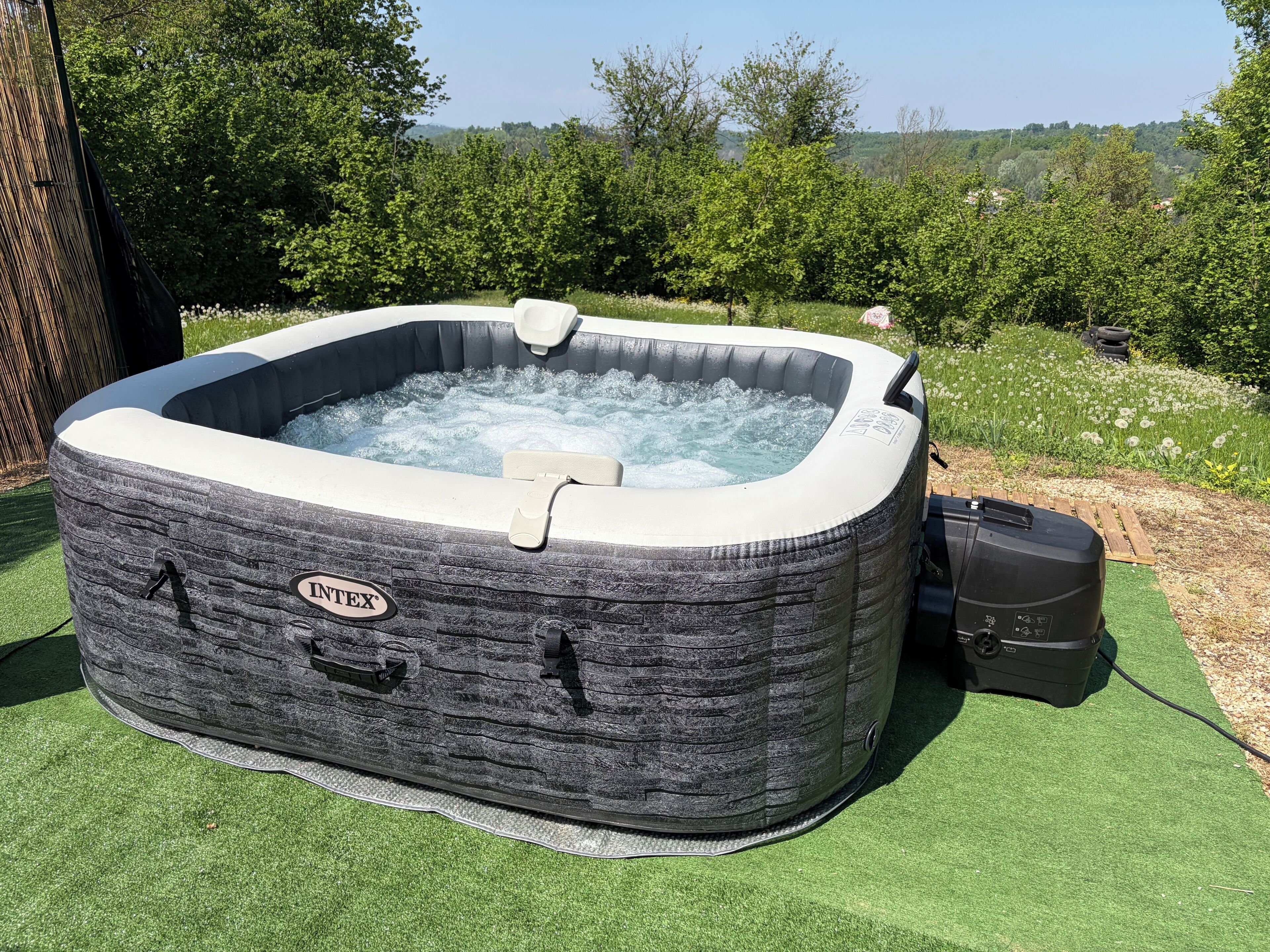 Tina de hidromasaje al aire libre