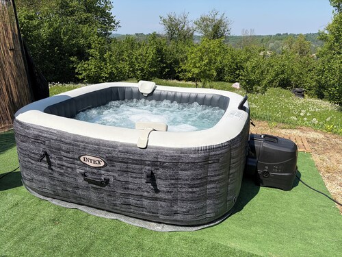 Romantic Cascina with fireplace and Jacuzzi