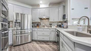 Coffee/tea maker, fridge, microwave, oven