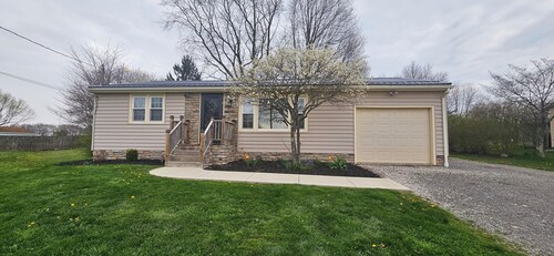 Enjoyable 2-bedroom house with beautiful backyard in charming Minerva