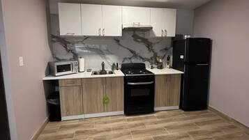 Micro-ondes, four, plaque de cuisson