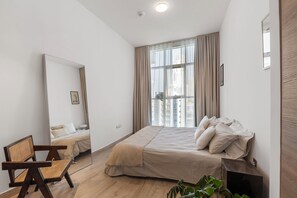 1 bedroom, iron/ironing board, free WiFi, bed sheets - New listing, first month offer: luxurious 1 BR big APT + Dubai Marina canal view (Dubai)