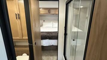 3 chambres, bureau, Wi-Fi, draps fournis