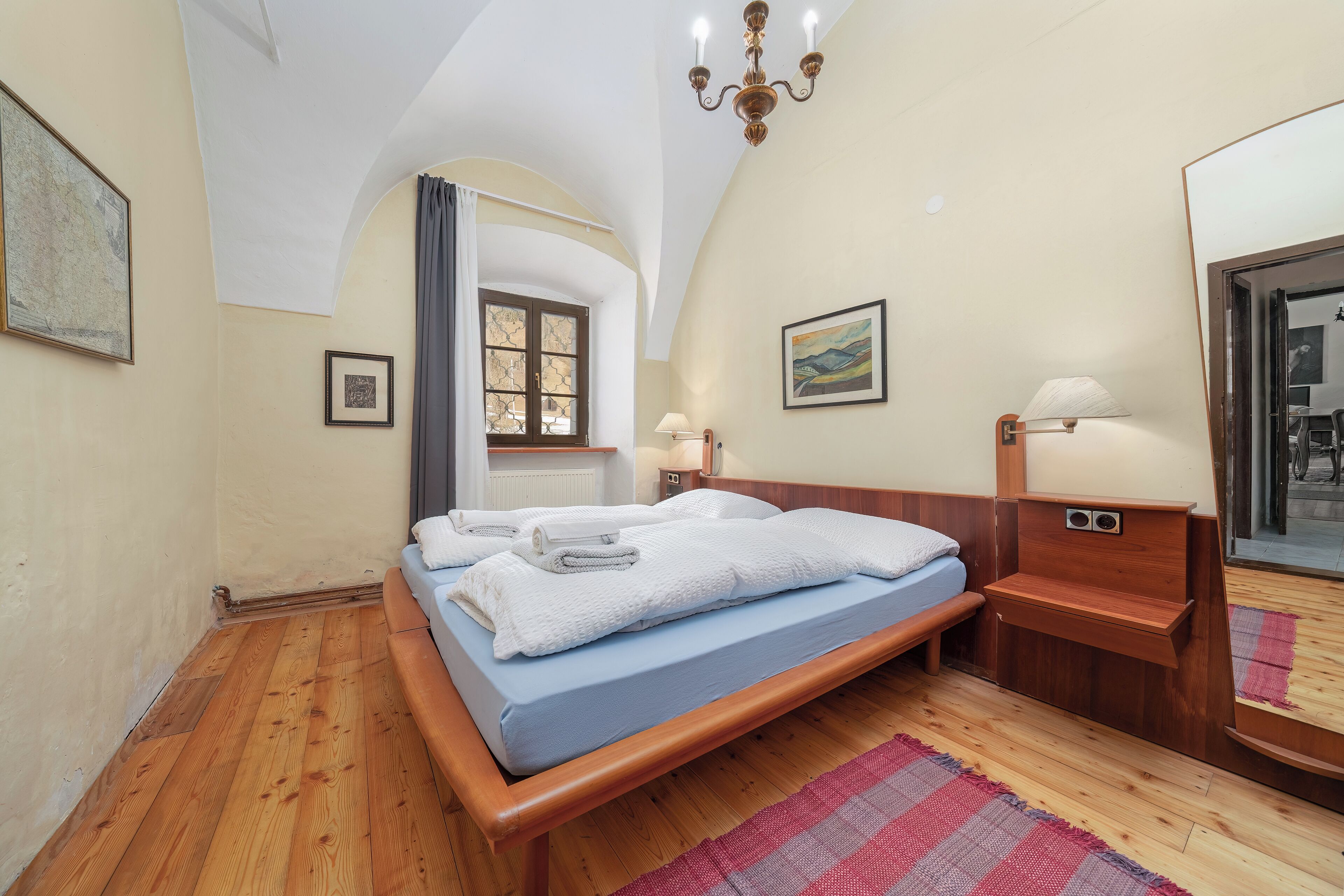 9 bedrooms, iron/ironing board, WiFi