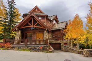 Exterior - Beautiful 3 BDR Telluride Escape Close to Skiing with Private Hot Tub (Mountain Village)