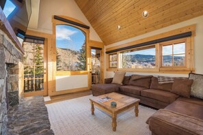 Fireplace - Beautiful 3 BDR Telluride Escape Close to Skiing with Private Hot Tub (Mountain Village)