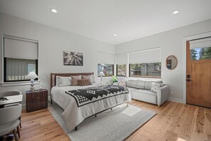 1 bedroom, Internet, bed sheets - Family Getaway with Hot Tub, Foosball & Scenic Views (Sunriver)