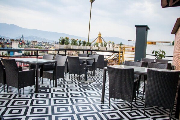 Outdoor dining - Hotel Ghangri (Kathmandu)