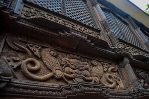 تفاصيل الفندق من الخارج