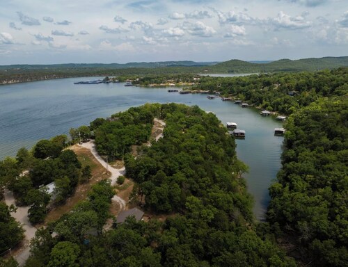Waterfront•Private Cove•Fish and Kayak•Sleeps 6•Close to SDC and Branson!