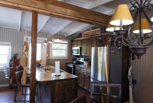 Waterfront•Private Cove•Fish and Kayak•Sleeps 6•Close to SDC and Branson!