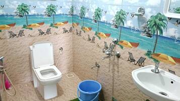 Een douche, handdoeken, zeep