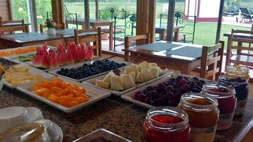 Dagelijks continentaal ontbijt inbegrepen