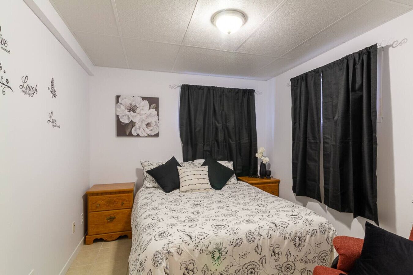 4 bedrooms, travel crib, WiFi, bed sheets