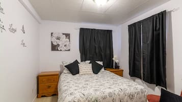 Travel crib, WiFi, bed sheets