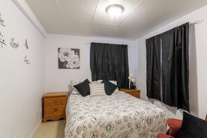 4 bedrooms, travel cot, WiFi, bed sheets