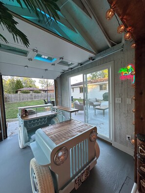 Interior - The Sleepy Tiki - Game room, Tiki lounge, Fire pit, Fenced yard – Pet friendly! (Mason)