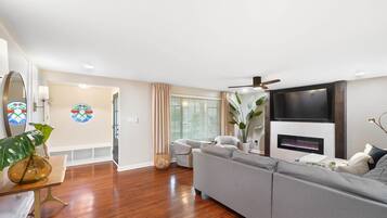 Smart TV, fireplace, table tennis