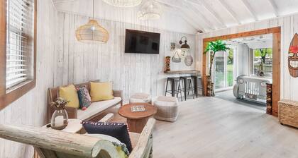 The Sleepy Tiki - Game room, Tiki lounge, Fire pit, Fenced yard â Pet friendly!