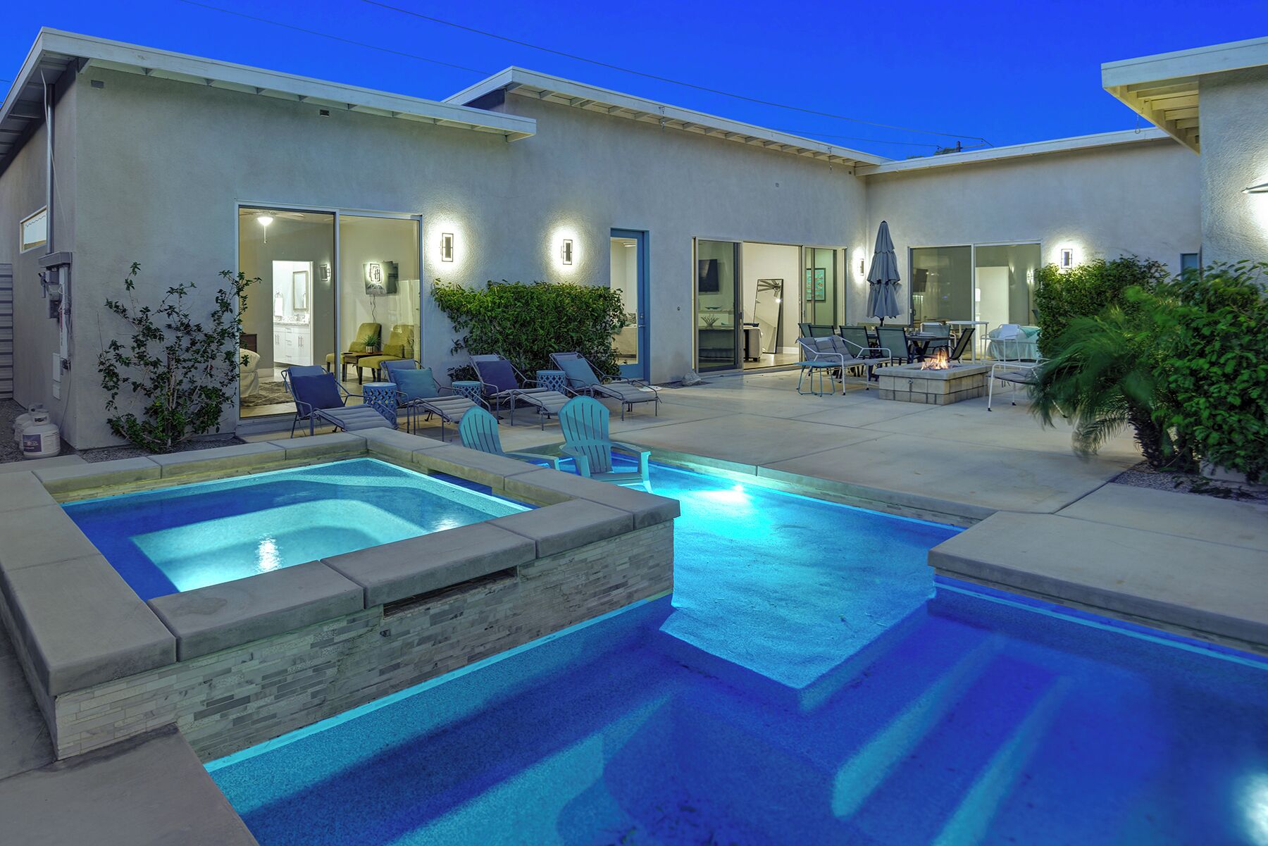 حمّام سباحة مُدفَّأ