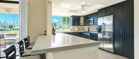 Geladeira, fogão, cooktop, lava-louças