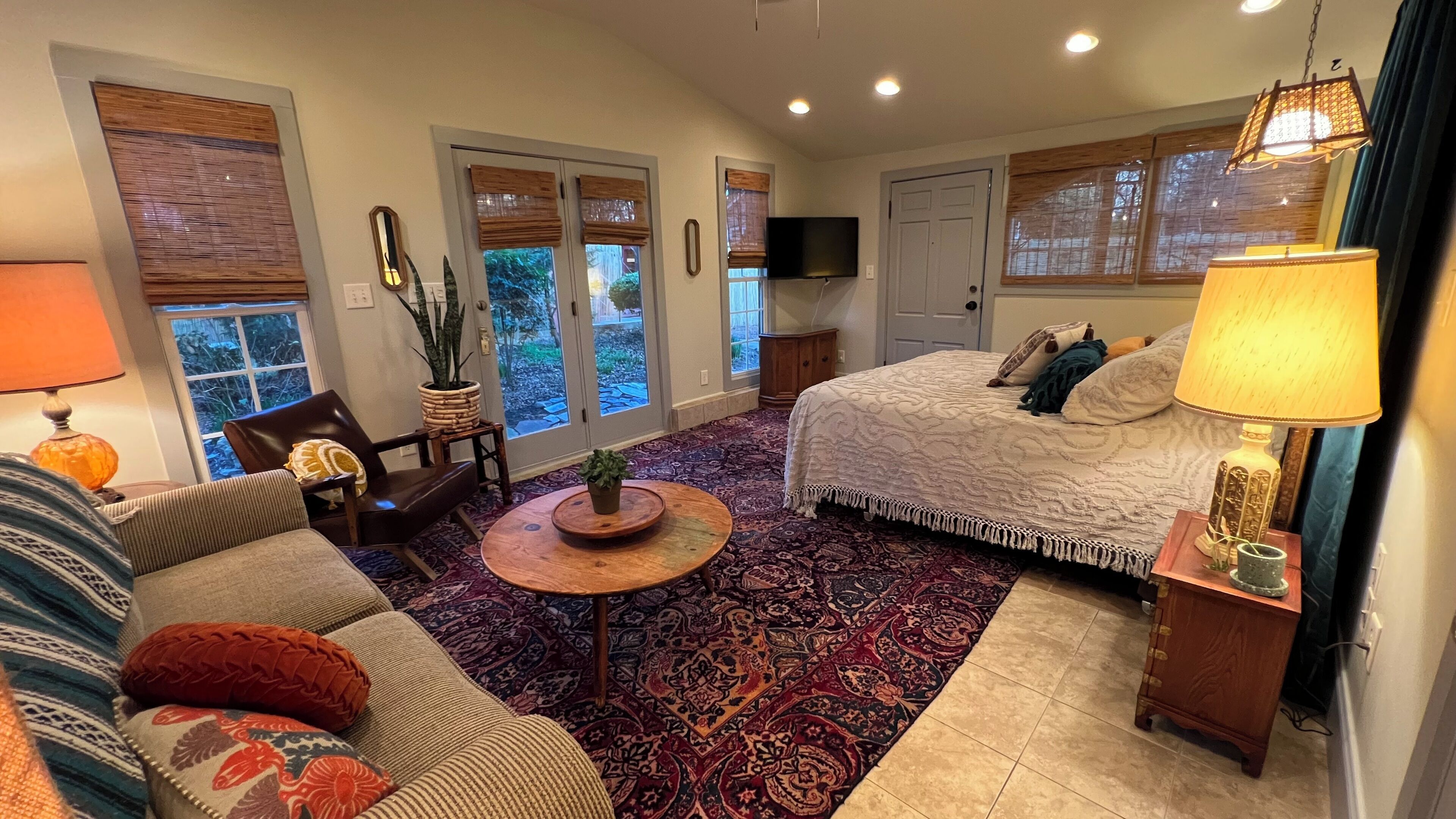 1 habitación, tabla de planchar con plancha, wifi y ropa de cama 