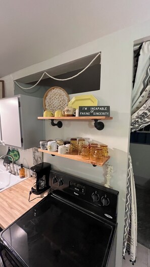 Micro-ondes, four, plaque de cuisson, lave-vaisselle