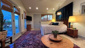 1 slaapkamer, een strijkplank/strijkijzer, wifi, beddengoed