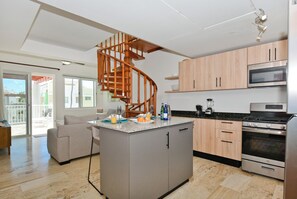 Fridge, microwave, oven, stovetop - Playa Turquesa B-402 Premier Beachfront Ocean View 150mbps Wifi (Punta Cana)