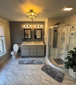 Dusche, Whirlpool, Haartrockner, Bidet