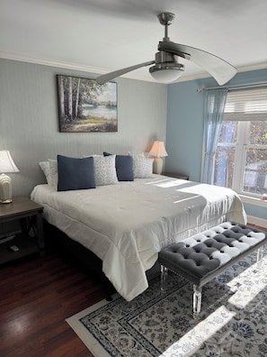 4 bedrooms, desk, iron/ironing board, WiFi