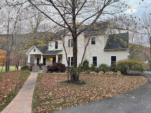 Exterior - Welcome to Mountain View Manor in scenic Arlington, Vermont (Arlington)
