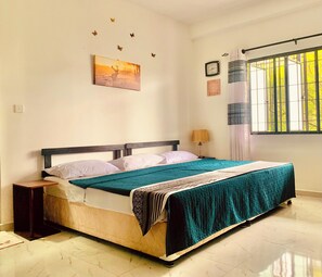 Iron/ironing board, WiFi, bed sheets