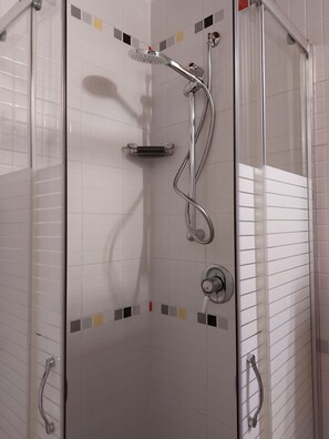 Shower, hair dryer, bidet, towels - Atelier del Teatro – Charm and Romance in the Heart of Verona (Verona)