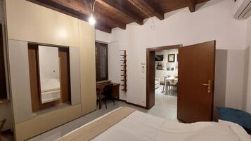 2 chambres, fer et planche à repasser, Wi-Fi gratuit, draps fournis