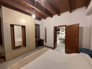 2 chambres, fer et planche à repasser, Wi-Fi gratuit, draps fournis