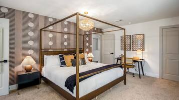 4 bedrooms, iron/ironing board, WiFi, bed sheets