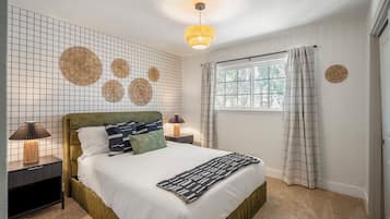 4 habitaciones, tabla de planchar con plancha, wifi y ropa de cama