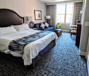 2 عدّة غرف نوم ومكواة/لوح كي وخدمة الإنترنت وملاءات أسرّة