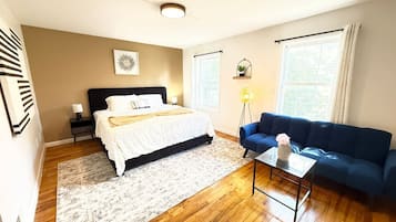 3 bedrooms, desk, iron/ironing board, travel cot