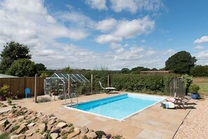 Pool - Artist's Hawkhurst Home with Heated Pool & Sauna (Hawkhurst)