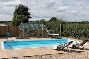 Pool - Artist's Hawkhurst Home with Heated Pool & Sauna (Hawkhurst)