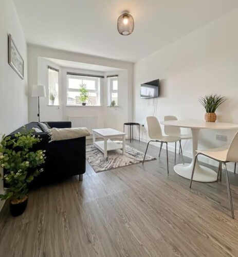 Wellington Road Apartment 5