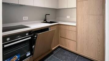 Ketuhar gelombang mikro, mesin basuh pinggan mangkuk