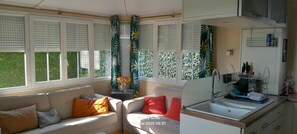 تلفزيون ذكي، كرة قدم الطاولة، تنس طاولة، كُتُب